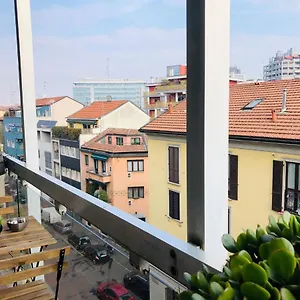 Apartment Morivione - Bocconi Free Parking, Milan